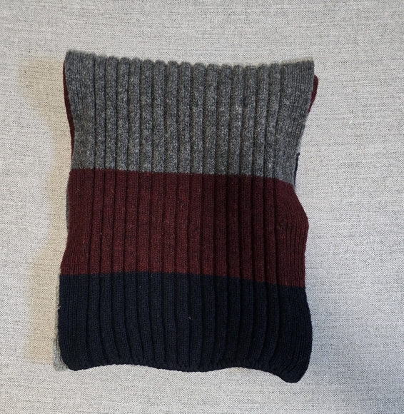 Eddie Bauer gray/red/navy color-block scarf - Picture 2 of 5